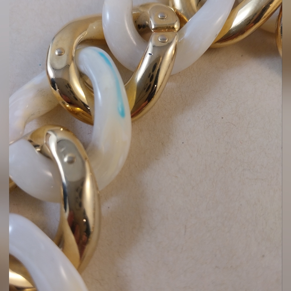 Chic Gold and White Link Necklace - Picture 6 of 12